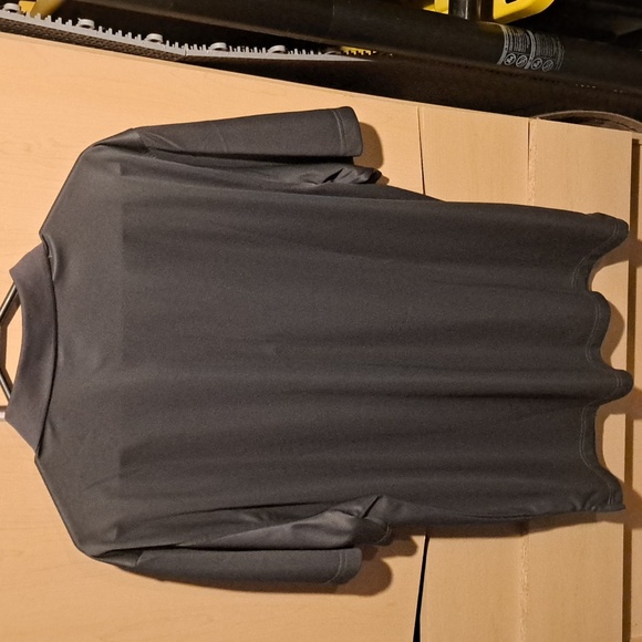 IZOD MEN'S GOLF SHIRT SIZE LARGE - Picture 3 of 3